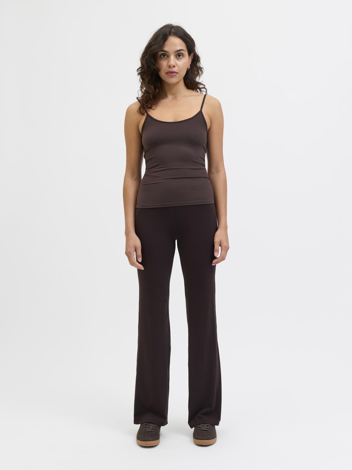 model_shot-front_full